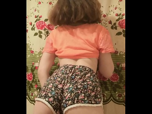❤️ Giovane pupa sexy fa uno striptease riprendendo i suoi pantaloncini alla telecamera Pornoal it.myinvest.top ❌❤